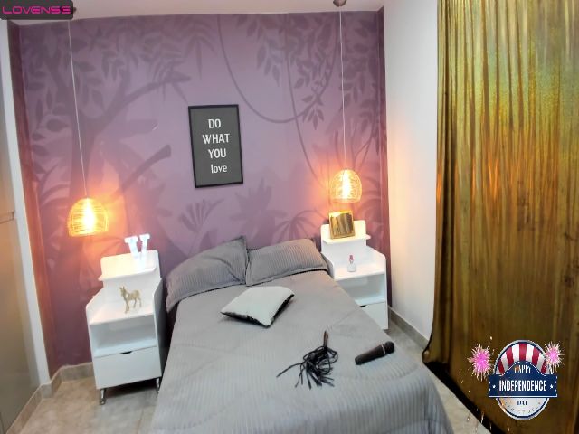 Live sex webcam photo for SkinnyVeronik #273948880