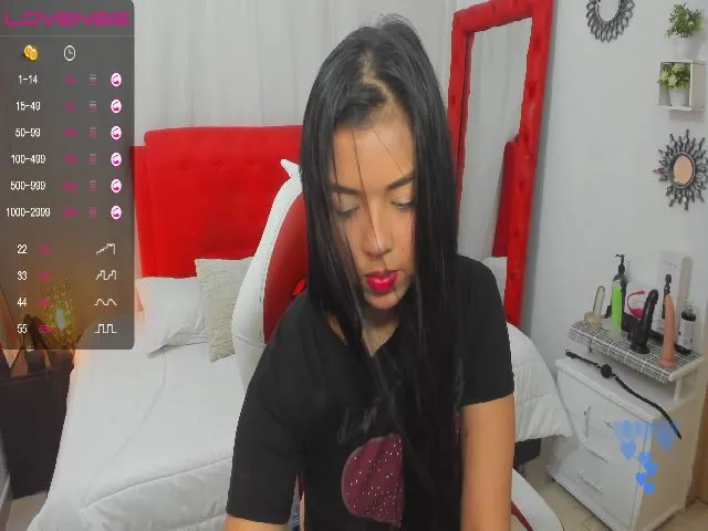 Live sex webcam photo for Sknnyysweettt #272477023