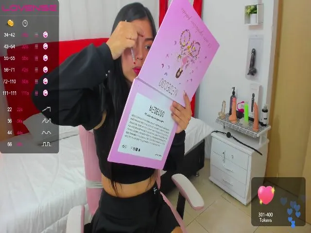 Live sex webcam photo for Sknnyysweettt #272953483