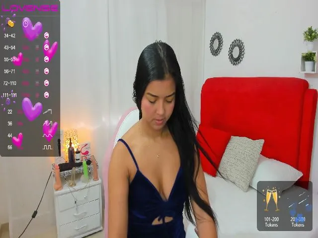 Live sex webcam photo for Sknnyysweettt #273537578