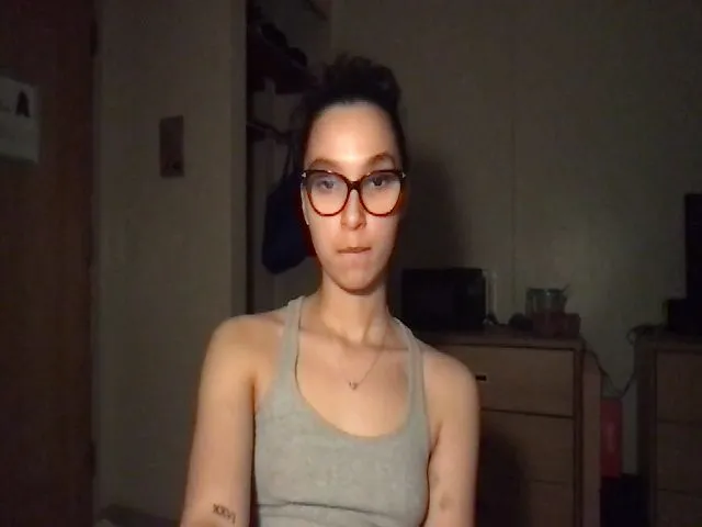 Live sex webcam photo for Skye6016 #272338545