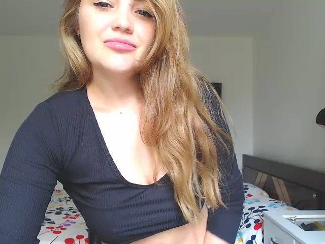 Live sex webcam photo for Smiling_sally #272282113