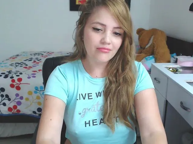 Live sex webcam photo for Smiling_sally #272293481