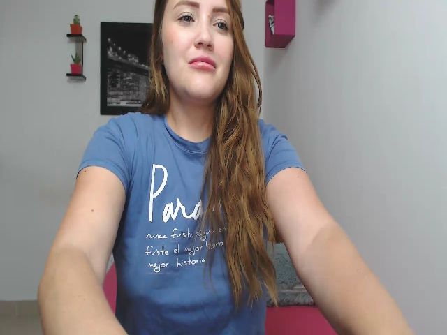 Live sex webcam photo for Smiling_sally #273193875