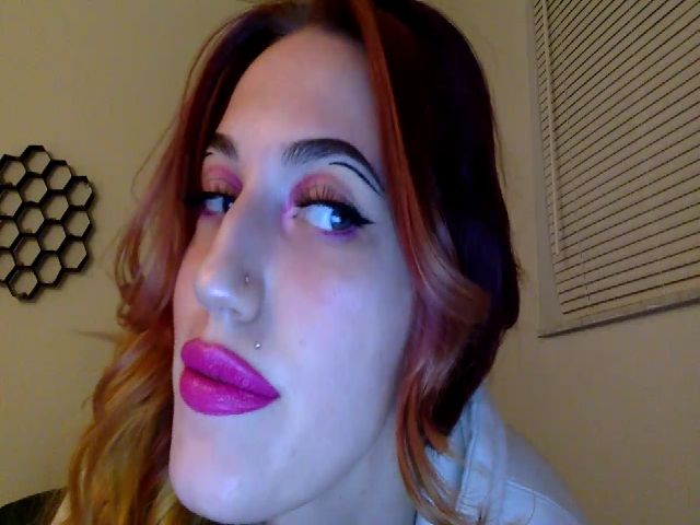 Live sex webcam photo for Smokahontesss #272211858