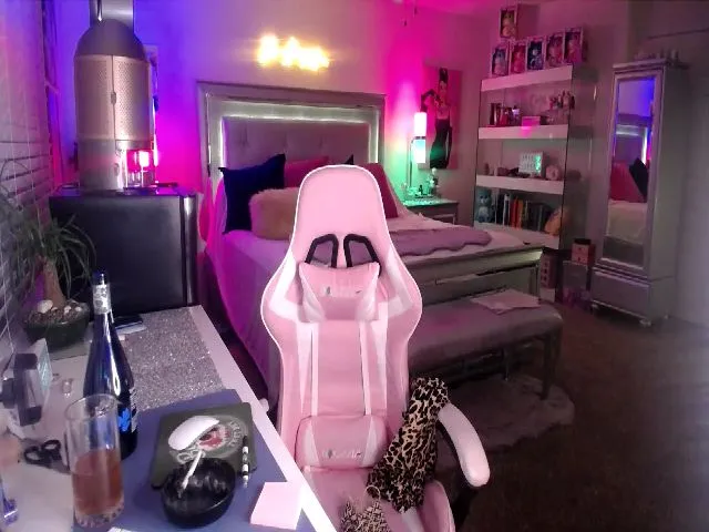 Live sex webcam photo for SmokinSage #271708073