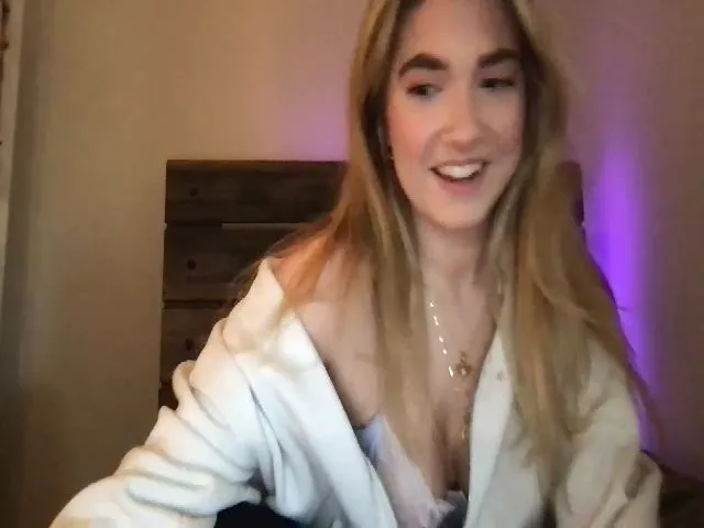 Live sex webcam photo for SnowBunny1999 #272956936