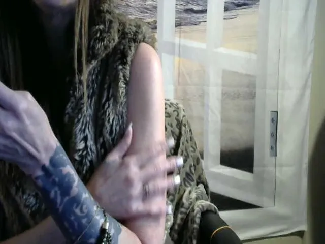 Live sex webcam photo for SnowyBrook #272657293