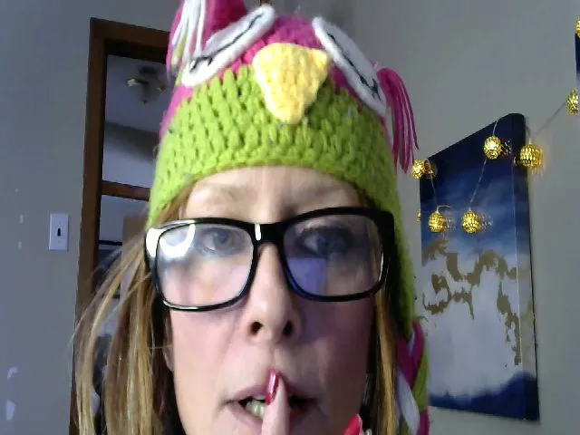 Live sex webcam photo for SnowyBrook #272743533