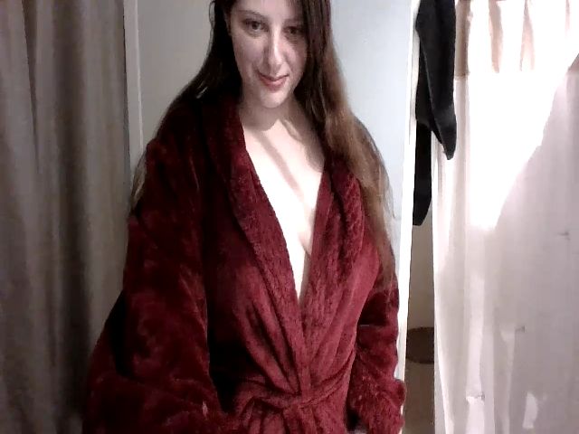 Live sex webcam photo for SnuggleSlut77 #272183778