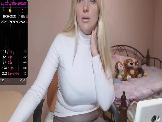 Live sex webcam photo for SoSexyMonna #273073503