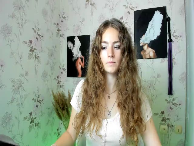 Live sex webcam photo for SofiJoyy #275028924