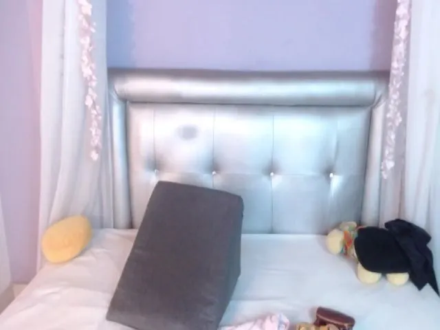 Live sex webcam photo for Sofia_ebony #272991329