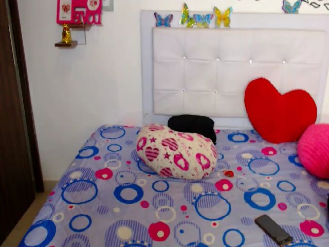 Live sex webcam photo for Sofiacut #271934730