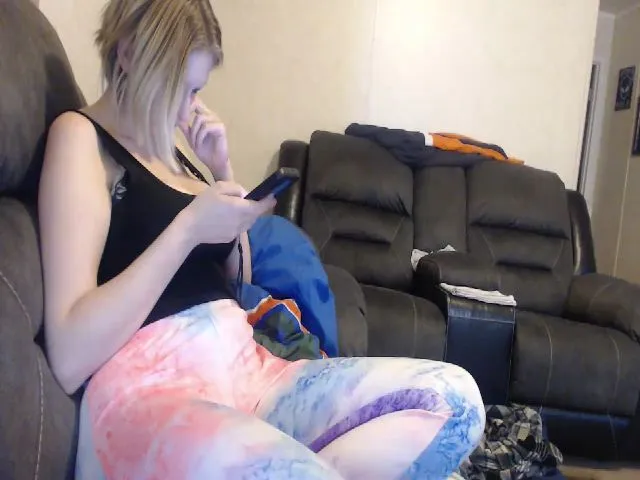 Live sex webcam photo for Sofieyoungxxx #271824089