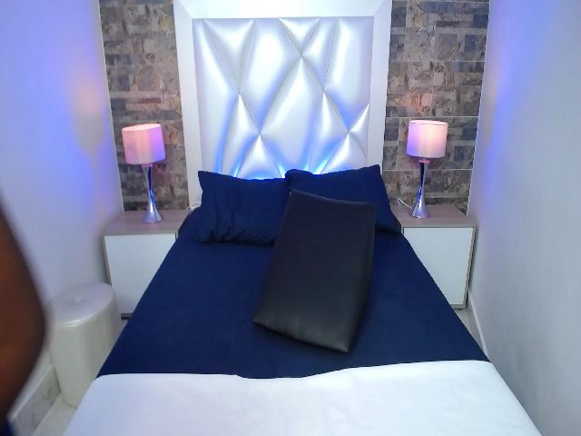 Live sex webcam photo for Sofyaa #272801381