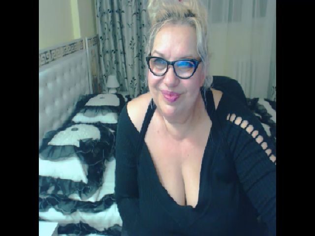 Live sex webcam photo for SonyaHotMilf #272205787