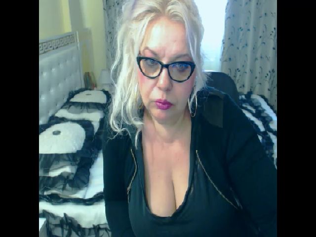 Live sex webcam photo for SonyaHotMilf #272295009