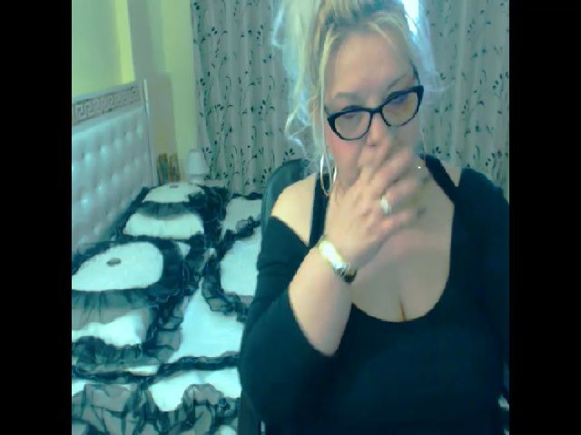 Live sex webcam photo for SonyaHotMilf #272829737