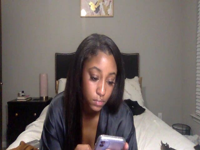 Live sex webcam photo for Sophialoveee #273650521