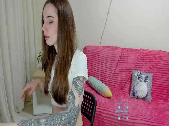 Live sex webcam photo for SophieM00N #271725454