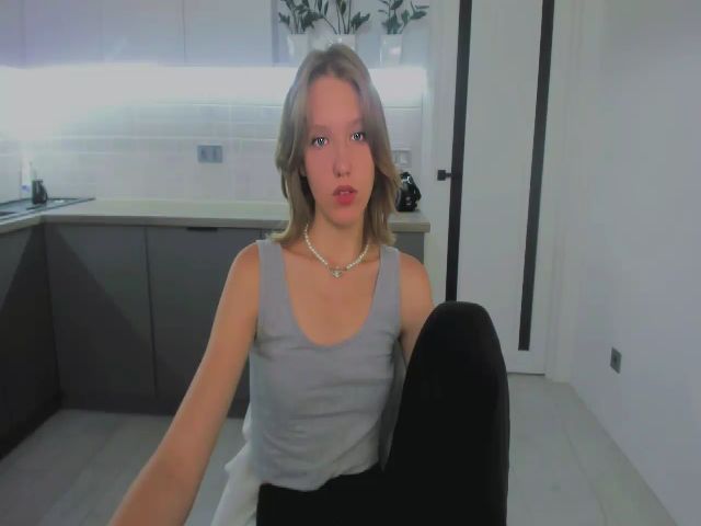 Live sex webcam photo for Sophie_Foxxy #274583875
