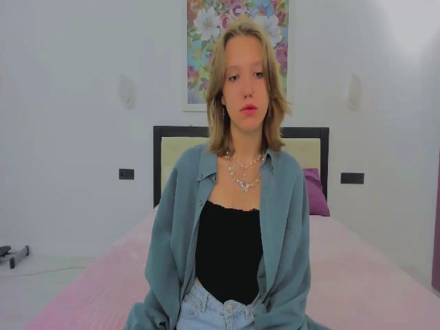 Live sex webcam photo for Sophie_Foxxy #274590339