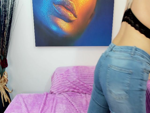 Live sex webcam photo for SophieeBbx #272778449