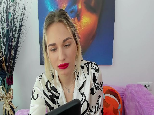 Live sex webcam photo for SophieeBbx #272969125