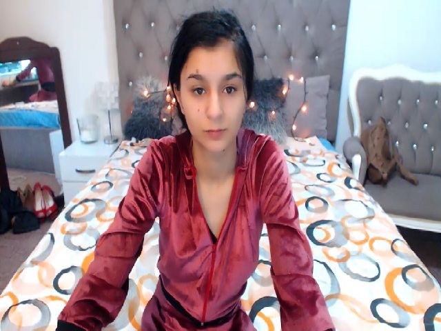 Live sex webcam photo for Sophyaa #271963807