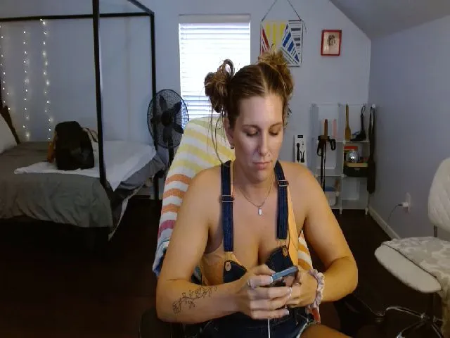 Live sex webcam photo for SouthernmilfK #273347615