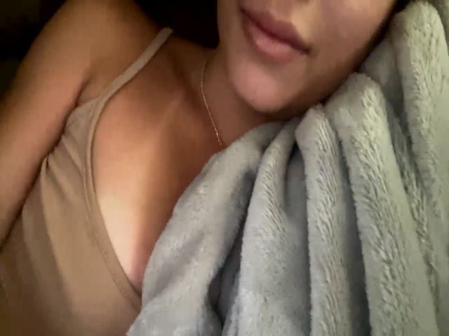 Live sex webcam photo for SpanishMamiii #274077092