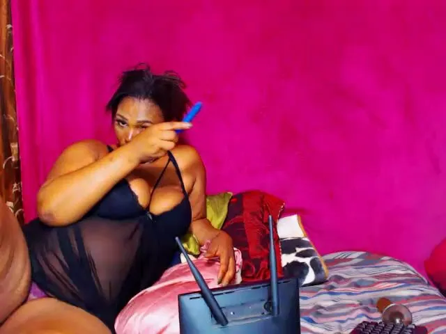 Live sex webcam photo for SpicyQueen86 #272125796