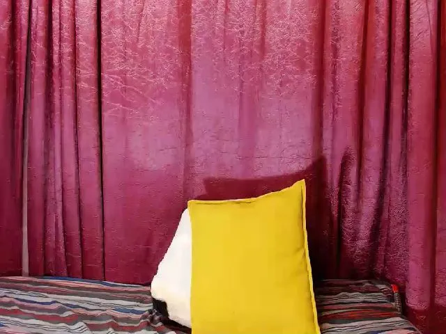 Live sex webcam photo for SpicyQueen86 #273803682