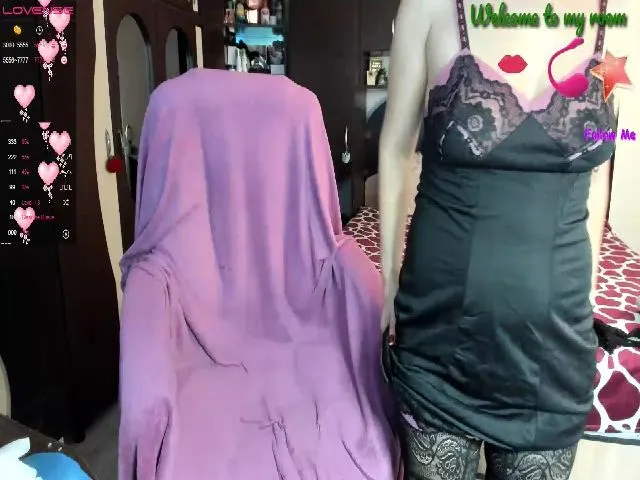 Live sex webcam photo for SquirtyAly69 #272653420