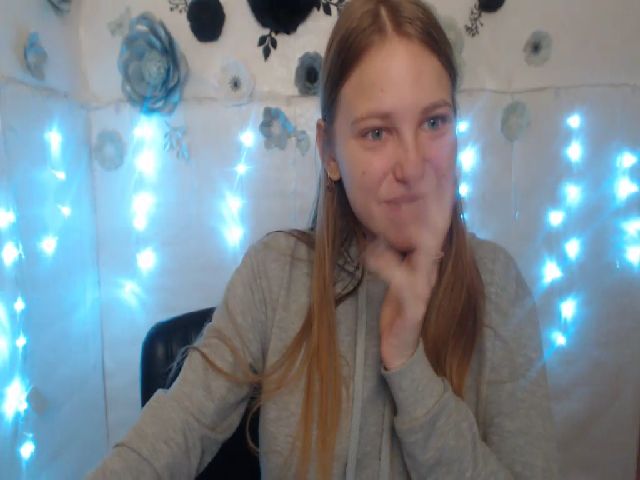 Live sex webcam photo for SshyTeen #271772258