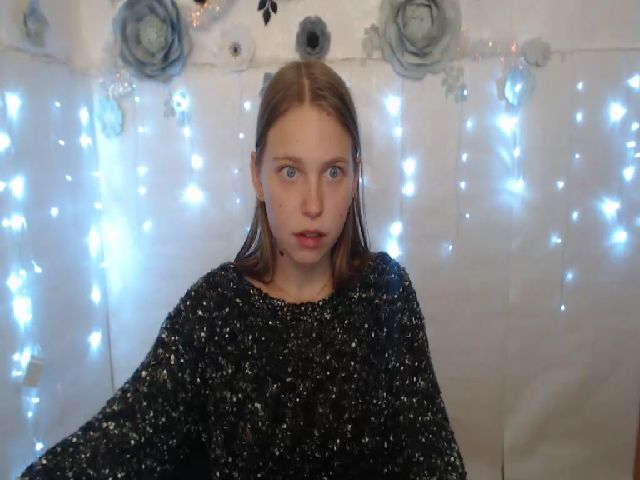 Live sex webcam photo for SshyTeen #271894286