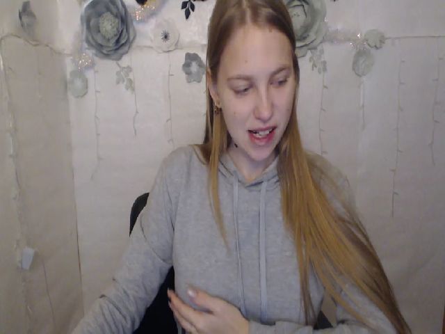 Live sex webcam photo for SshyTeen #271904939