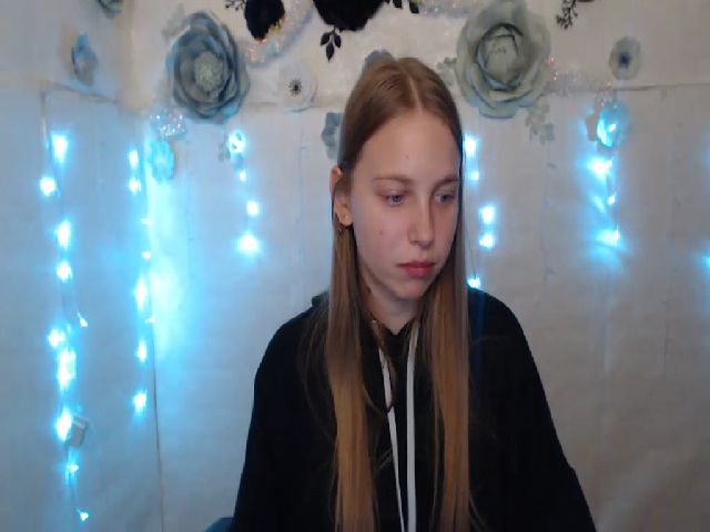 Live sex webcam photo for SshyTeen #271952337