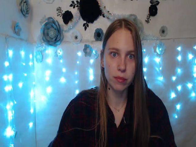 Live sex webcam photo for SshyTeen #272030384