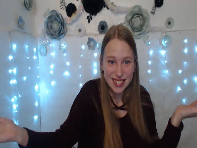 Live sex webcam photo for SshyTeen #272107985