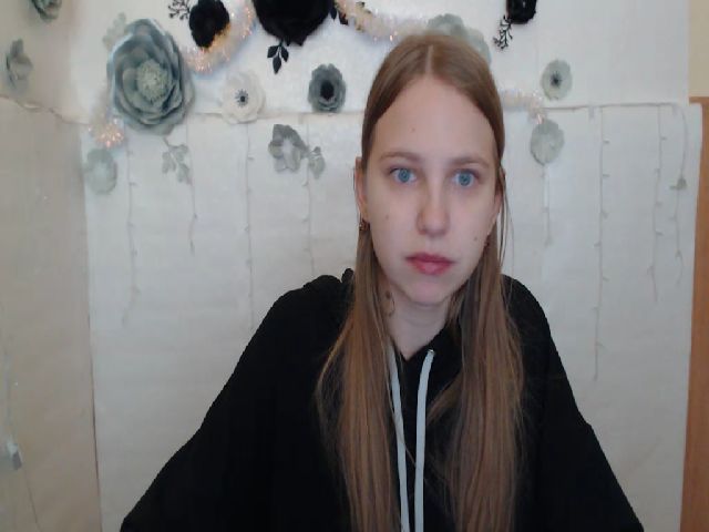 Live sex webcam photo for SshyTeen #272131071