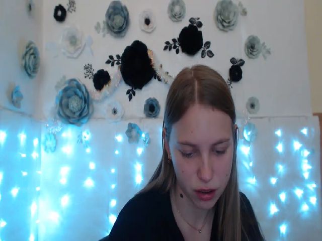 Live sex webcam photo for SshyTeen #272131357