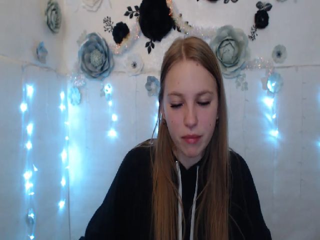 Live sex webcam photo for SshyTeen #272237886