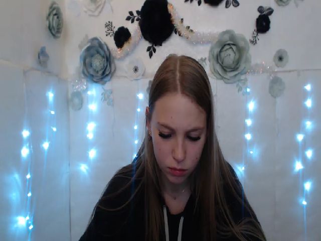 Live sex webcam photo for SshyTeen #272238816