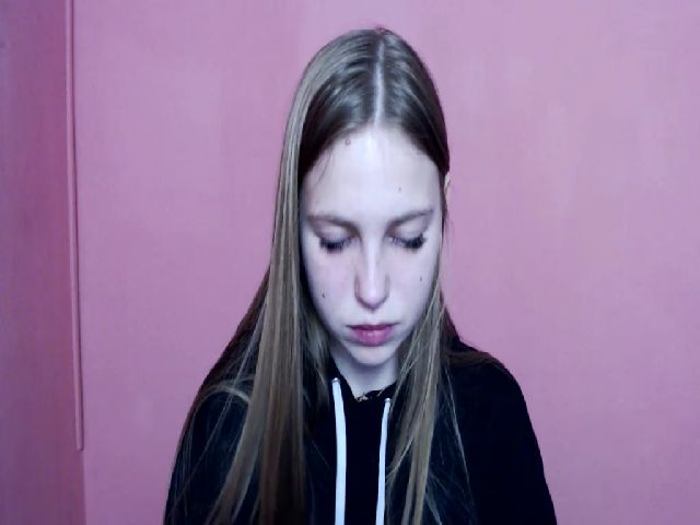 Live sex webcam photo for SshyTeen #272434621