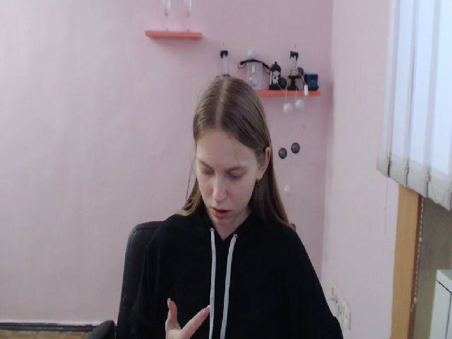 Live sex webcam photo for SshyTeen #272497952