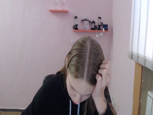 Live sex webcam photo for SshyTeen #272498314