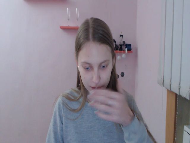 Live sex webcam photo for SshyTeen #272511091