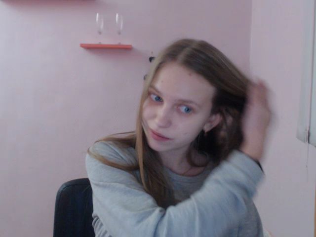 Live sex webcam photo for SshyTeen #272511132